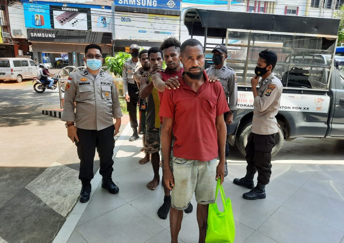 Batal Dijadikan Tersangka, Lima WNA Dideportasi – Papuanesia.id Batal Dijadikan Tersangka, Lima WNA Dideportasi - Cepos Online