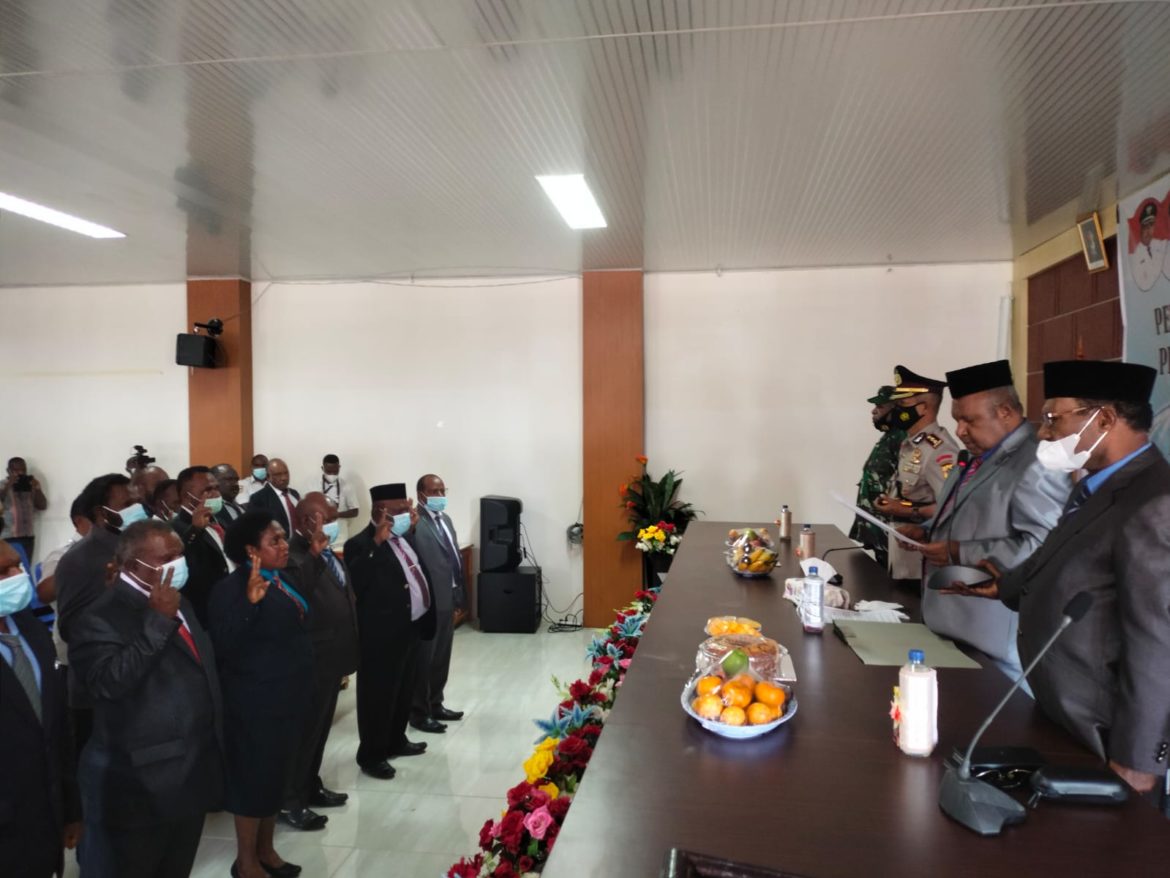 Bupati Befa Minta Pejabat Lanny Jaya Bekerja Baik dan Tulus Bupati Befa Minta Pejabat Lanny Jaya Bekerja Baik dan Tulus - Cepos Online