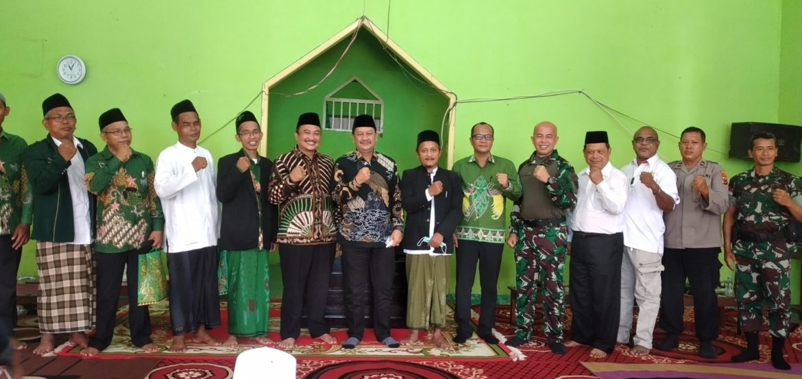 Gus Amsori Kunjungi Keerom, Serahkan Bantuan dan Berikan Motivasi – Gus Amsori Kunjungi Keerom, Serahkan Bantuan dan Berikan Motivasi - Cepos Online