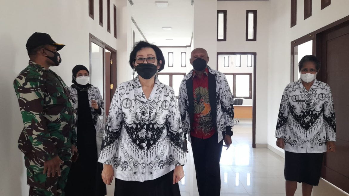 Perjuangkan Nasib Para Guru Honorer – Papuanesia.id Perjuangkan Nasib Para Guru Honorer - Cepos Online