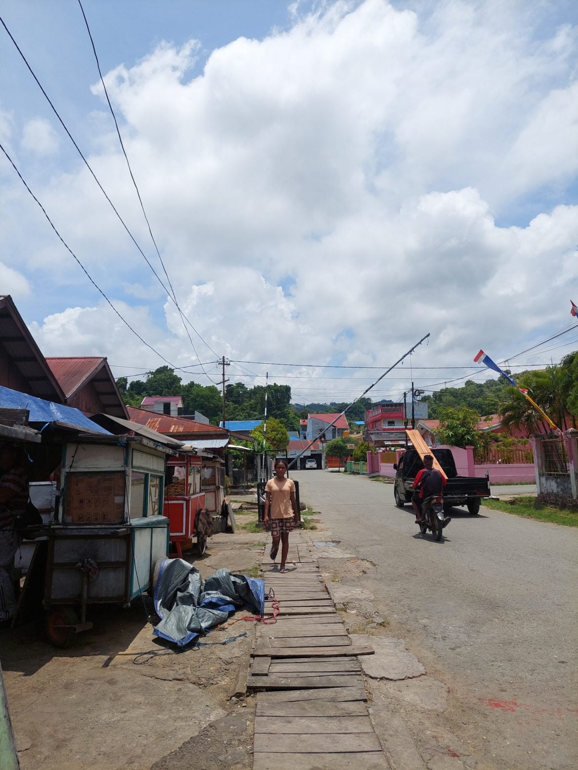 Saling Lempar Batu di Cigombong, Anak Anggota Brimob Terluka – Saling Lempar Batu di Cigombong, Anak Anggota Brimob Terluka - Cepos Online