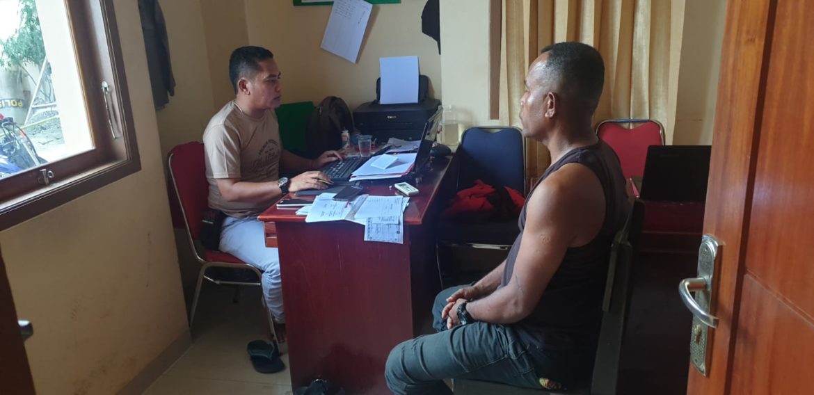 Tak Terima Dilihat, Pria Paro Baya Tikam ABG – Papuanesia.id Tak Terima Dilihat, Pria Paro Baya Tikam ABG - Cepos Online