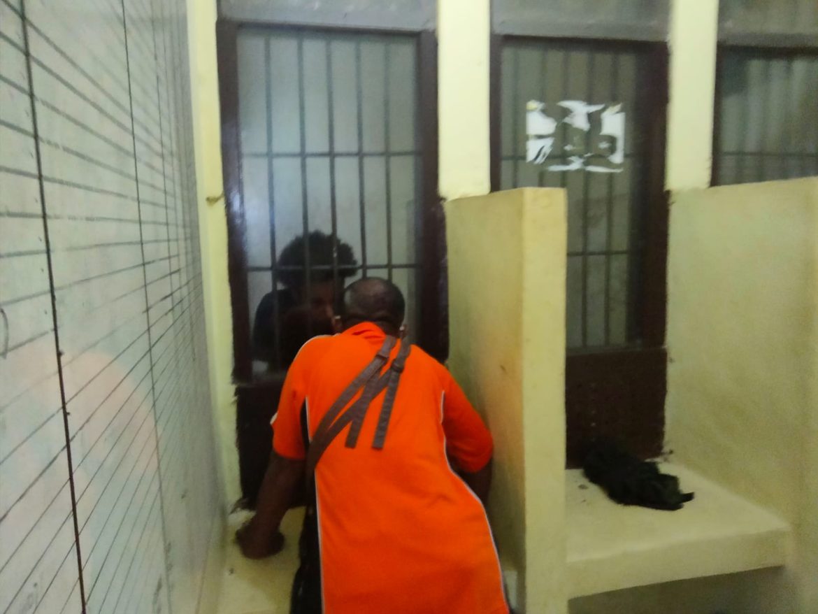 Cinta Ditolak, Seorang Residivis Aniaya Mantan Pacarnya – Papuanesia.id Cinta Ditolak, Seorang Residivis Aniaya Mantan Pacarnya - Cepos Online