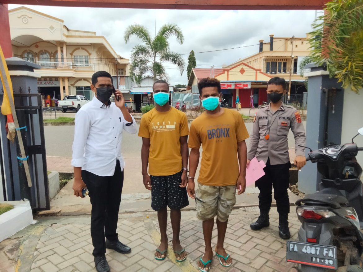 Dua Tersangka Penyerangan Perumahan Kejaksaan Diserahkan ke Jaksa – Papuanesia.id Dua Tersangka Penyerangan Perumahan Kejaksaan Diserahkan ke Jaksa - Cepos Online