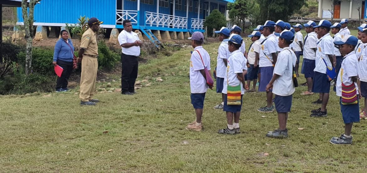 Kadispen Lanny Jaya Pastikan 25 SMP Telah Melaksanakan Ujian Nasional Kadispen Lanny Jaya Pastikan 25 SMP Telah Melaksanakan Ujian Nasional - Cepos Online