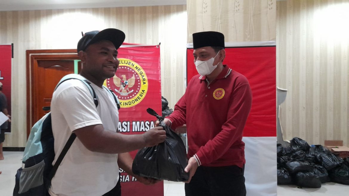 Kebut Target Vaksinasi, BINDA Papua Gelar Vaksin Malam Hari di Kebut Target Vaksinasi, BINDA Papua Gelar Vaksin Malam Hari di Masjid - Cepos Online