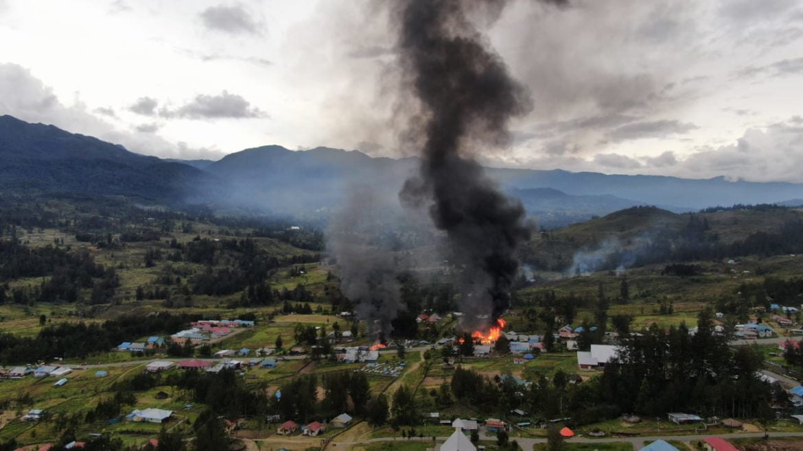 Satu Jam Kontak Tembak, KKB Berhasil Dipukul Mundur – Papuanesia.id Satu Jam Kontak Tembak, KKB Berhasil Dipukul Mundur - Cepos Online
