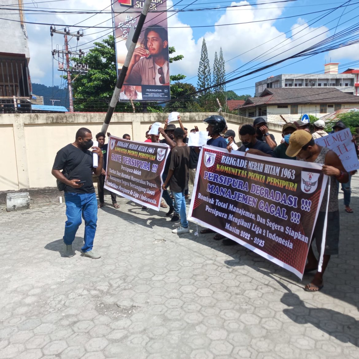 Aksi Peduli Persipura: Rombak Manajemen, Save Persipura – Papuanesia.id Aksi Peduli Persipura: Rombak Manajemen, Save Persipura - Cepos Online