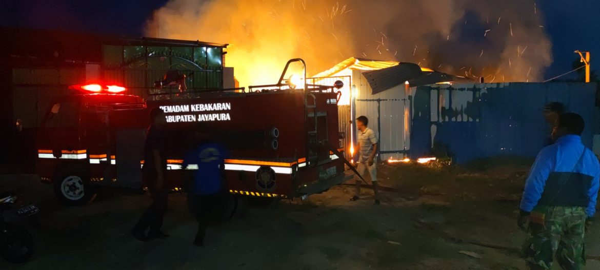Di Sentani, Camp Pekerja Bangunan Ludes Terbakar – Papuanesia.id Di Sentani, Camp Pekerja Bangunan Ludes Terbakar - Cepos Online