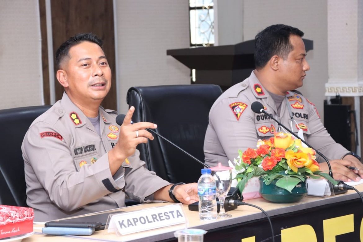 Hari Pertama Dean Mackbon Beberkan Makna “Kasih” – Papuanesia.id Hari Pertama Dean Mackbon Beberkan Makna “Kasih” - Cepos Online