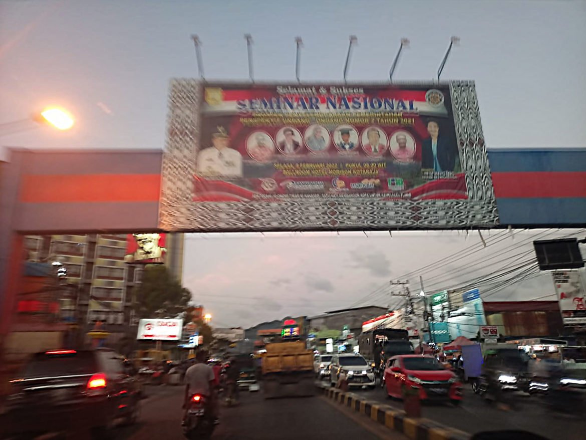 Baliho Kedaluwarsa Terbiarkan Tetap Terpajang – Papuanesia.id Baliho Kedaluwarsa Terbiarkan Tetap Terpajang - Cepos Online