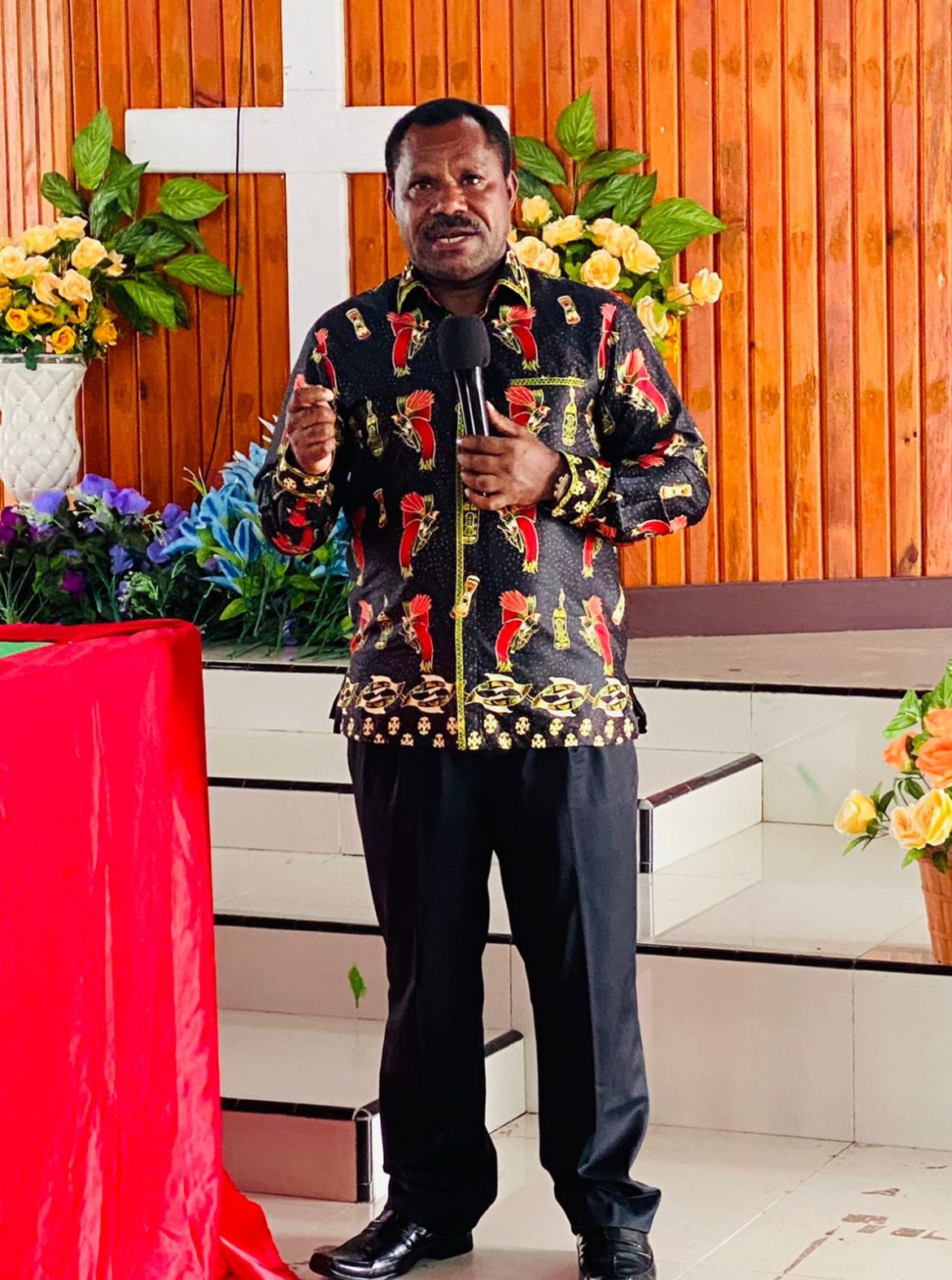 Bupati Namia Berjanji Setiap Minggunya Akan Ibadah di Gereja yang Bupati Namia Berjanji Setiap Minggunya Akan Ibadah di Gereja yang Berbeda - Cepos Online