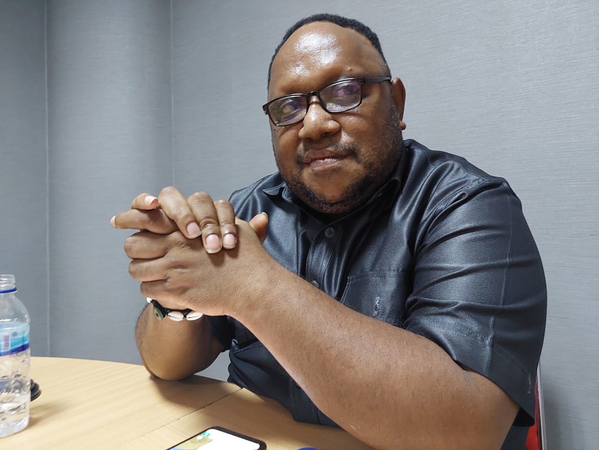 Gobai: Ada Standar Ganda Pengelolaan Pemerintahan di Papua – Papuanesia.id Gobai: Ada Standar Ganda Pengelolaan Pemerintahan di Papua - Cepos Online