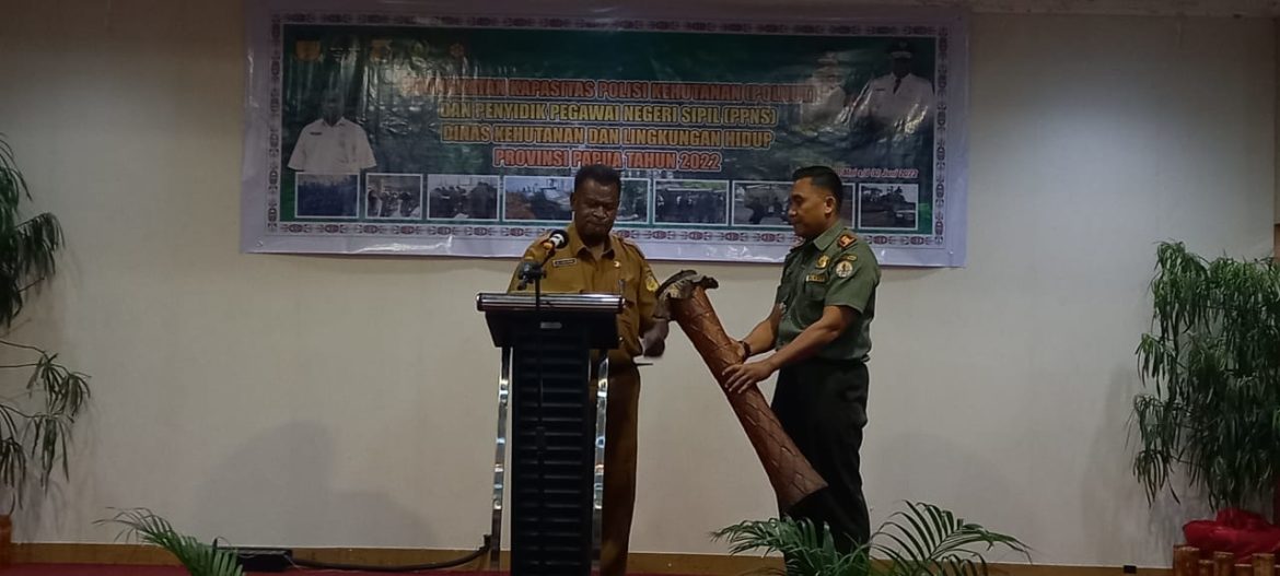 Kawasan Hutan Papua Luasnya 32 Juta Ha Hanya Dijaga 72 Kawasan Hutan Papua Luasnya 32 Juta Ha Hanya Dijaga 72 Polhut - Cepos Online
