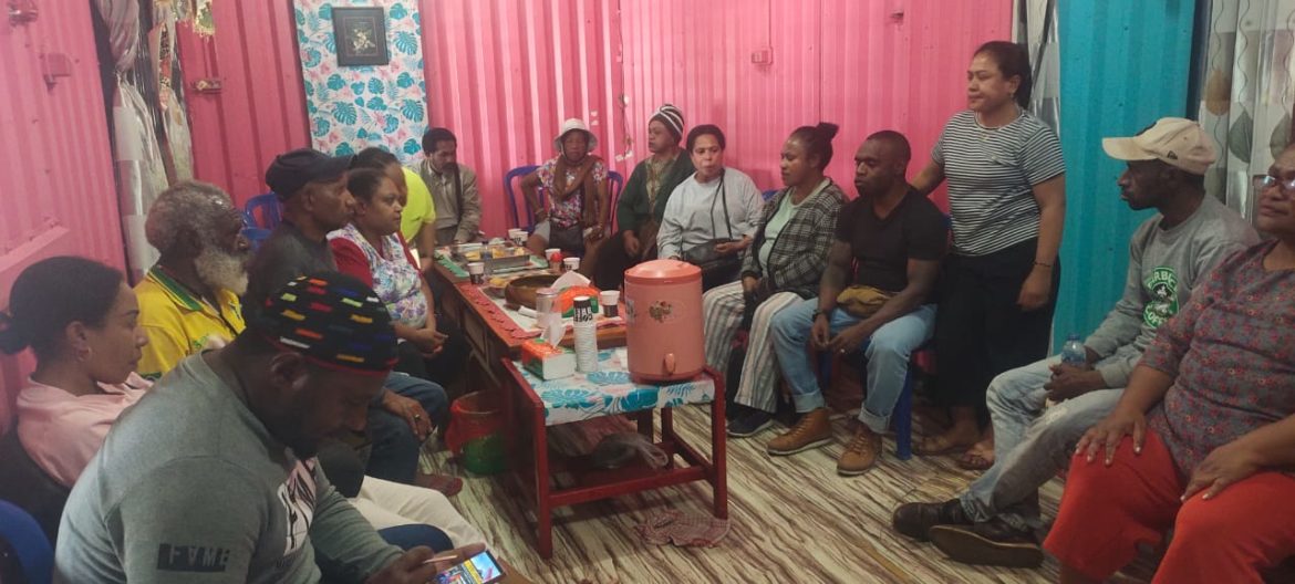 Keluarga Alm Diego Rumaropen Tagih Janji Kapolda Papua – Papuanesia.id Keluarga Alm Diego Rumaropen Tagih Janji Kapolda Papua - Cepos Online