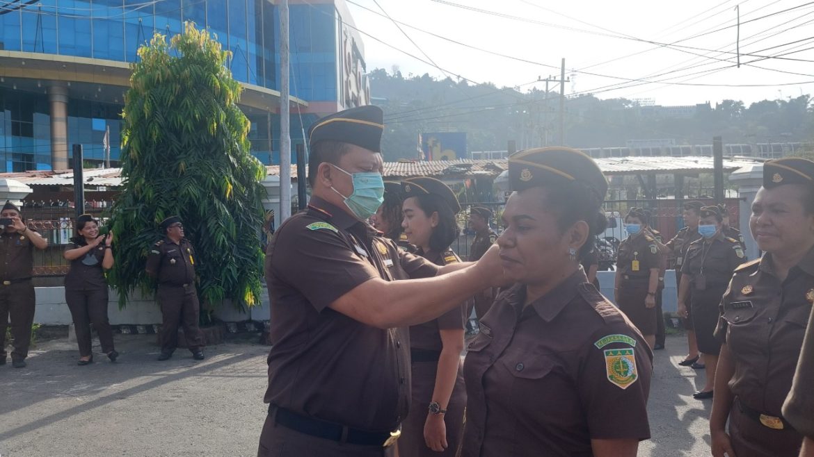 Lima Pegawai Kejari Naik Pangkat, Dua Diantaranya Perempuan Papua - Cepos Online