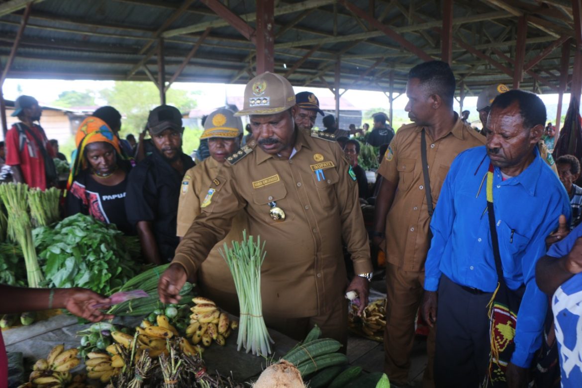 Pernah Dikunjungi Jokowi, Bupati Namia Revitalisasi Pasar Kenyam – Papuanesia.id Pernah Dikunjungi Jokowi, Bupati Namia Revitalisasi Pasar Kenyam - Cepos Online