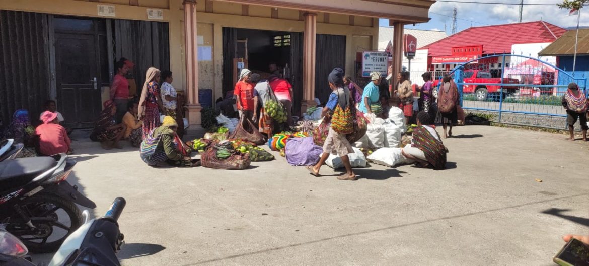 Program Tol Udara Tekan Harga Semen dan Bapok – Papuanesia.id Program Tol Udara Tekan Harga Semen dan Bapok - Cepos Online