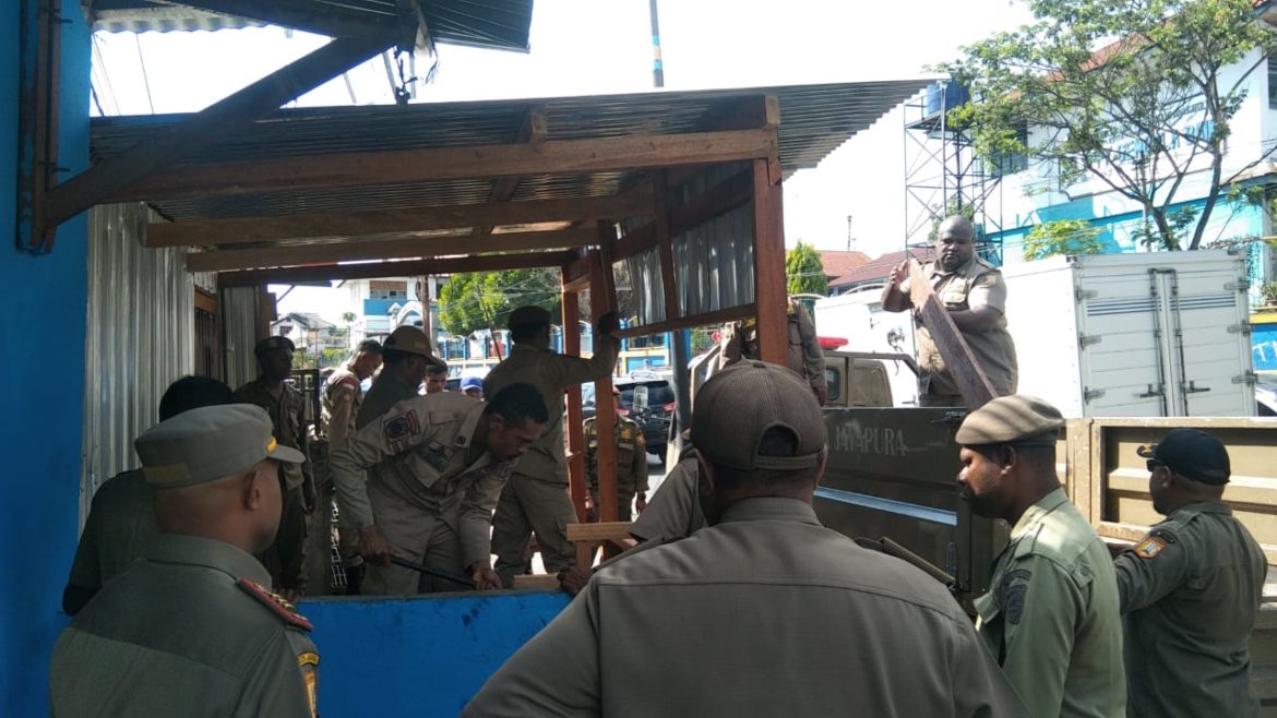 Satpol PP Bongkar Bangunan Liar – Papuanesia.id Satpol PP Bongkar Bangunan Liar - Cepos Online