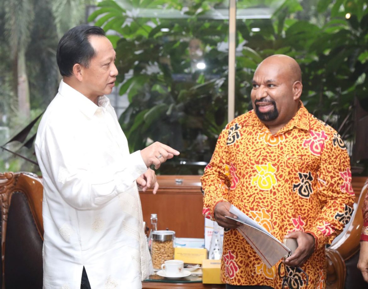 Sepakati Pemekaran 7 Provinsi di Papua - Cepos Online