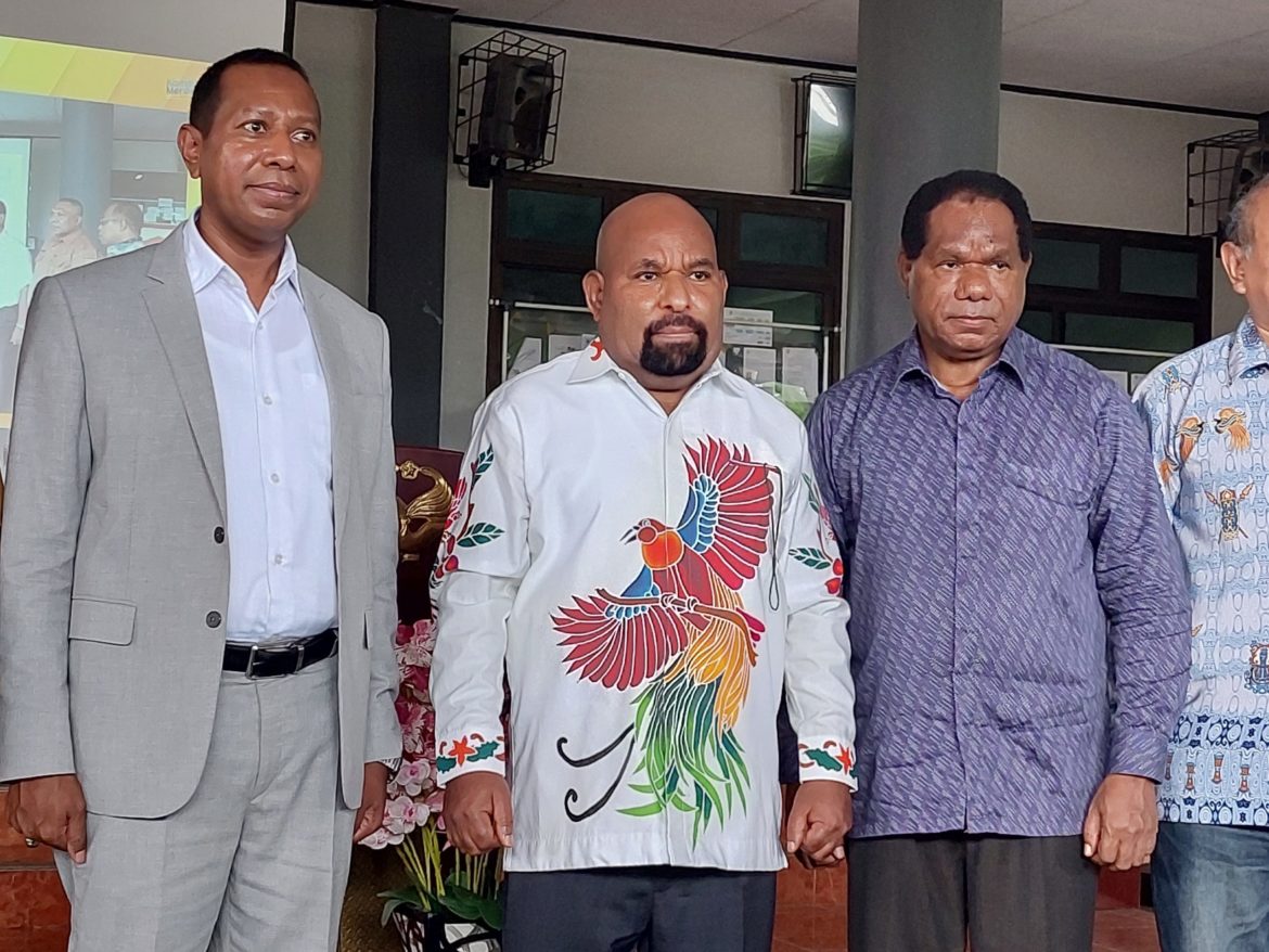 Uncen  Usulkan Gubernur Enembe Raih Gelar Doktor Honoris Causa  - Cepos Online