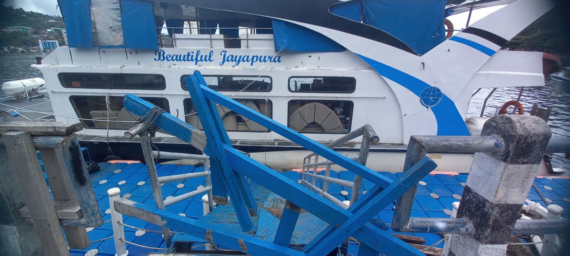 Kapal Wisata Youtefa Masih Diperbaiki - Cepos Online