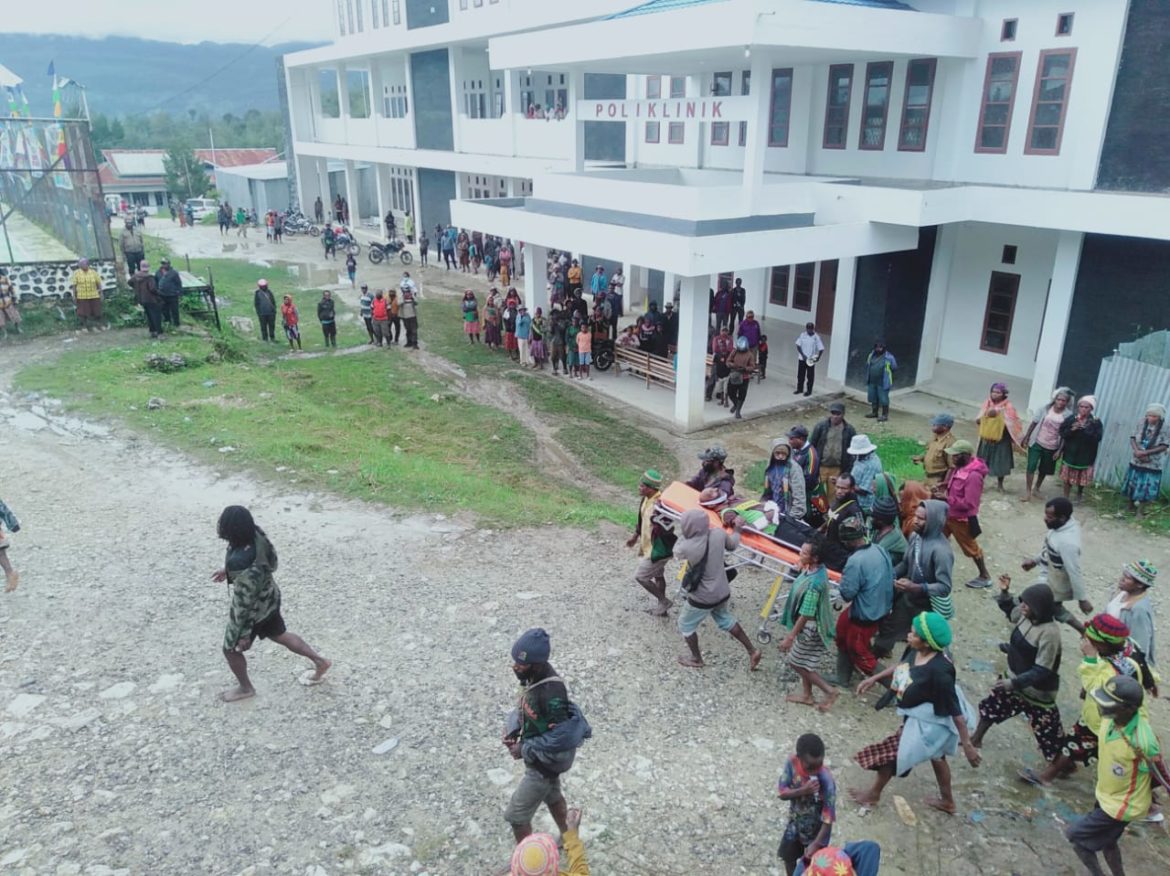 Ricuh di Kantor Bupati Paniai, Satu  Warga Tewas – Papuanesia.id Ricuh di Kantor Bupati Paniai, Satu  Warga Tewas - Cepos Online