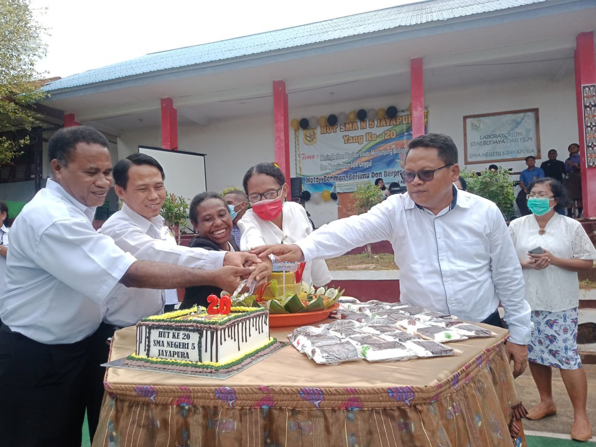 Beriman, Berilmu dan Berprestasi adalah Wujud Dalam Meningkatkan Daya Mutu Beriman, Berilmu dan Berprestasi adalah Wujud Dalam Meningkatkan Daya Mutu SMAN 5 Jayapura - Cepos Online