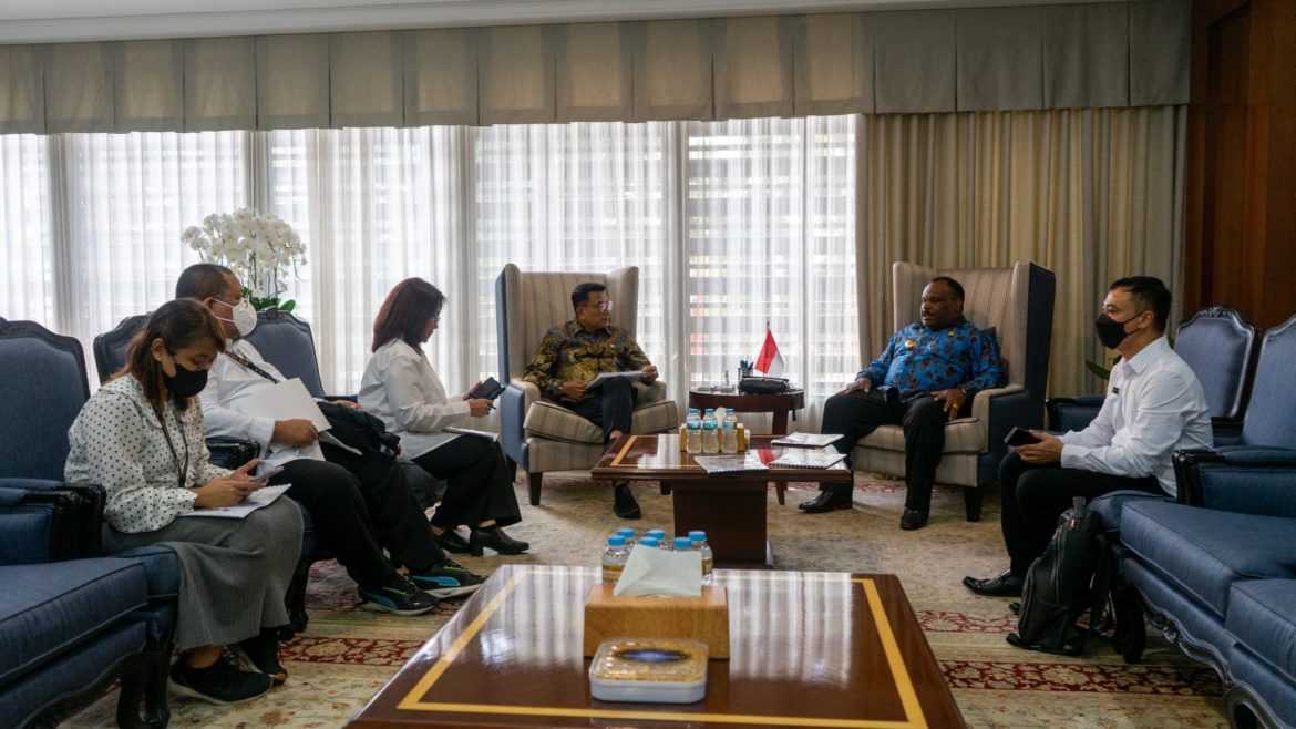 Dorong Percepatan Pembangunan Yahukimo, Bupati Didimus Yahuli Bertemu KSP,  Paparkan Dorong Percepatan Pembangunan Yahukimo, Bupati Didimus Yahuli Bertemu KSP,  Paparkan Program Strategis - Cepos Online