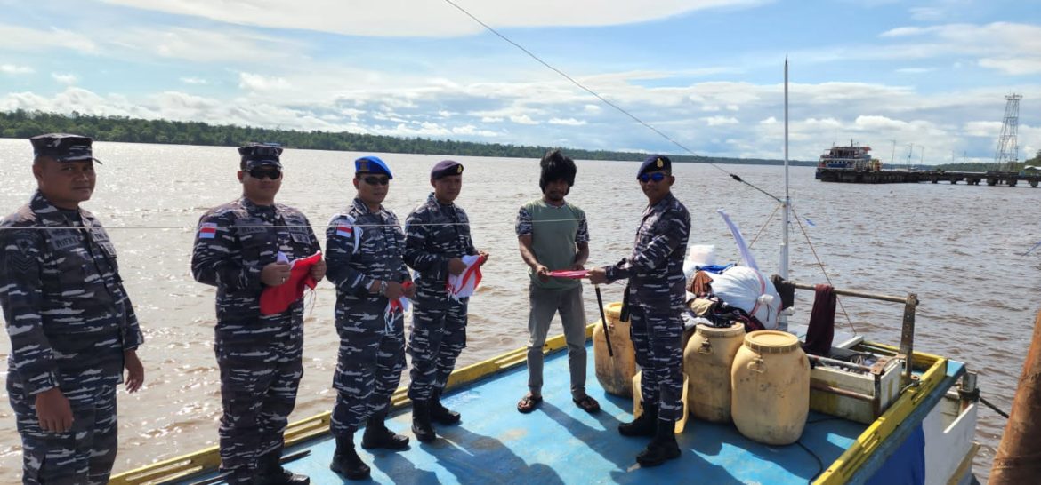 Kunker ke Asmat, Danlanal Timika Lakukan Berbagai Kegiatan - Cepos Online