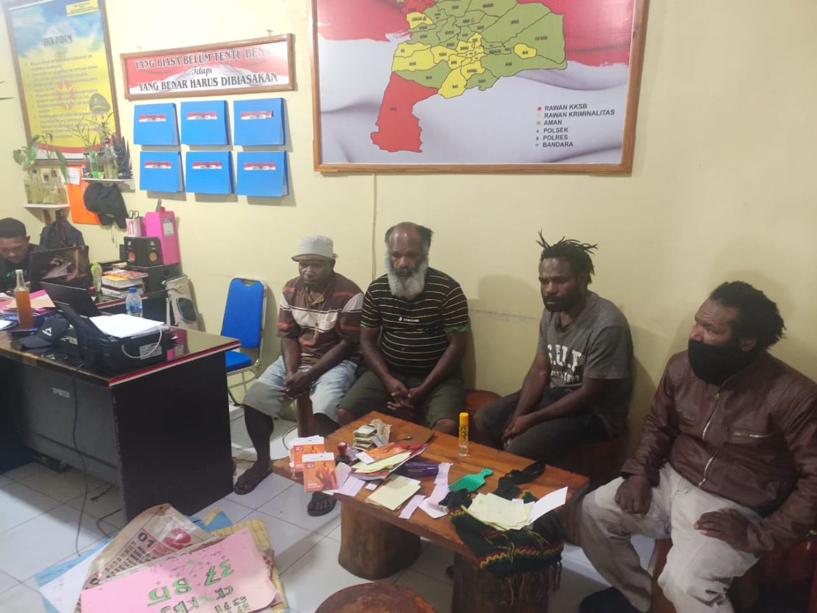 Razia perjudian di Wamena, Oknum Ketua RW Sinakma Kedapatan Buka Razia perjudian di Wamena, Oknum Ketua RW Sinakma Kedapatan Buka Togel - Cepos Online