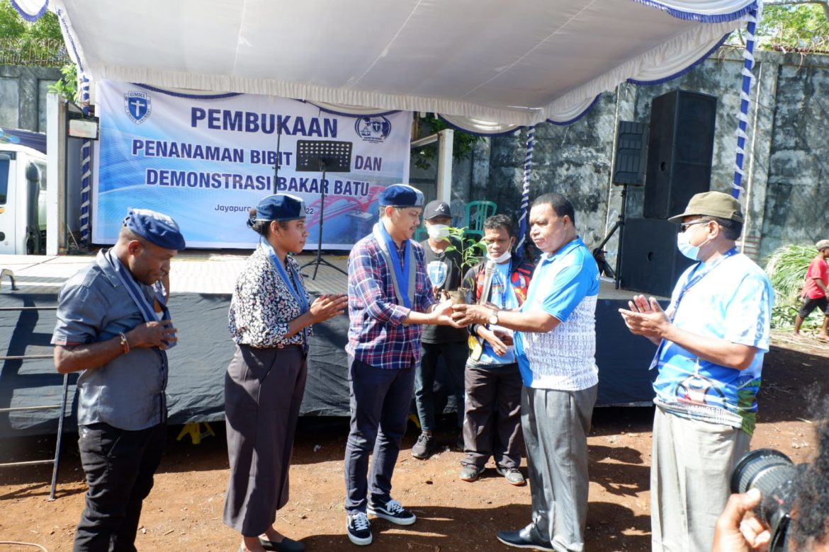 Tanam Pohon Untuk Lestarikan Alam Papua dan Indonesia – Papuanesia.id Tanam Pohon Untuk Lestarikan Alam Papua dan Indonesia - Cepos Online