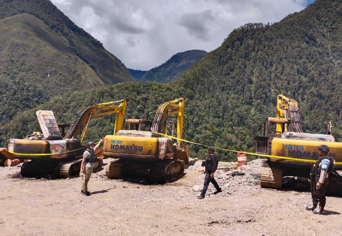 KKB Berulah Lagi, Enam Alat Berat Dibakar – Papuanesia.id KKB Berulah Lagi, Enam Alat Berat Dibakar - Cepos Online