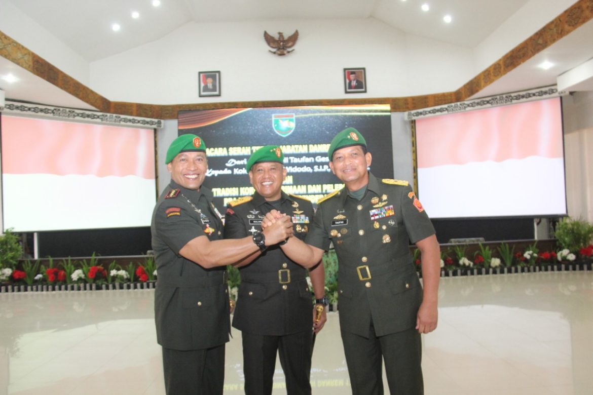 Kolonel Sri Widodo Resmi Jabat Danrem 173/PVB - Cepos Online