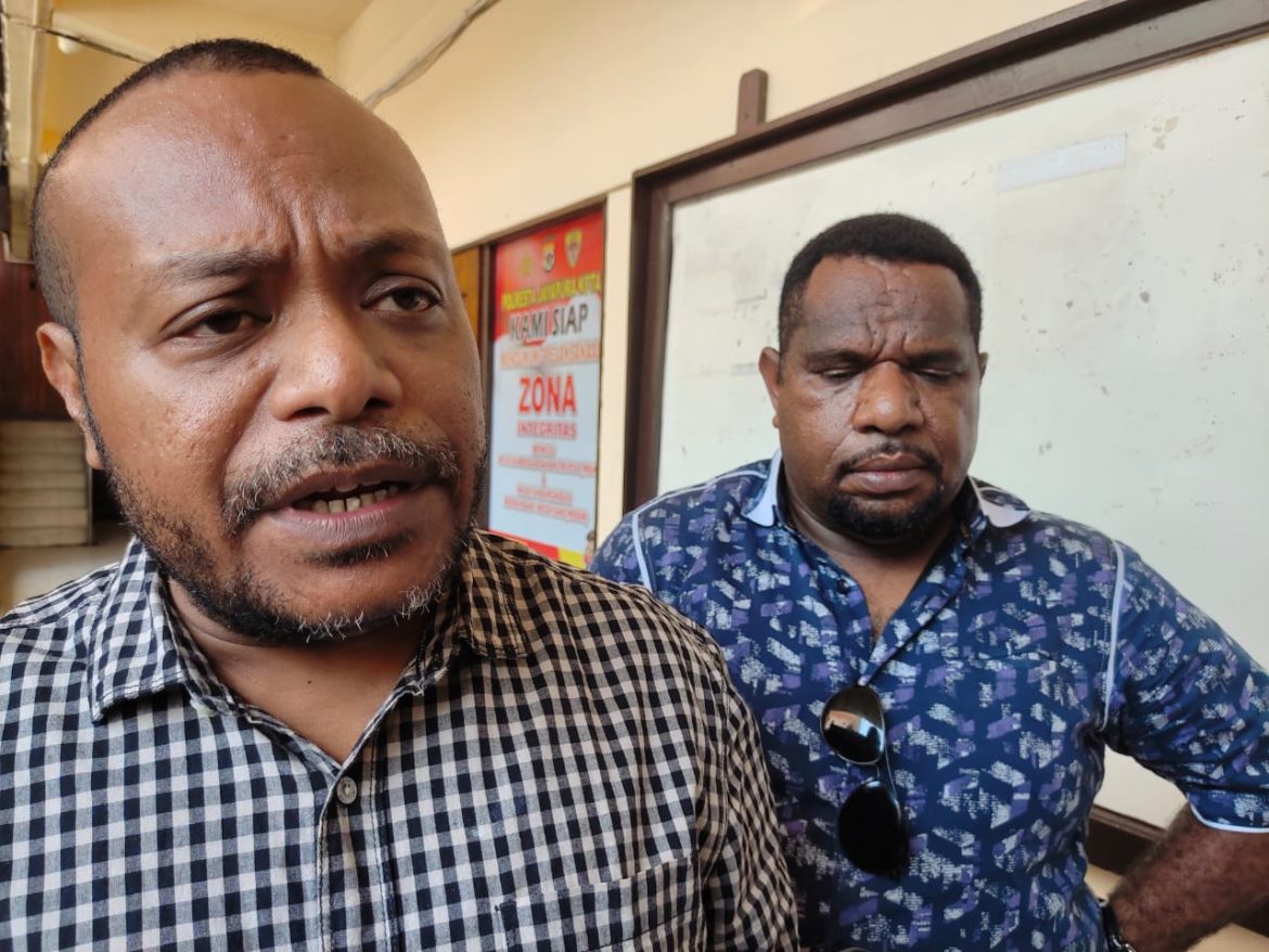 Massa Aksi Bela Gubernur Terpusat di Taman Imbi – Papuanesia.id Massa Aksi Bela Gubernur Terpusat di Taman Imbi - Cepos Online