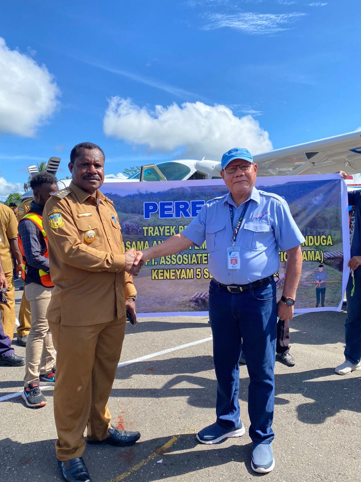 Penerbangan Subsidi Nduga di Mulai, Bupati Namia Ikut Terbang Perdana Penerbangan Subsidi Nduga di Mulai, Bupati Namia Ikut Terbang Perdana - Cepos Online