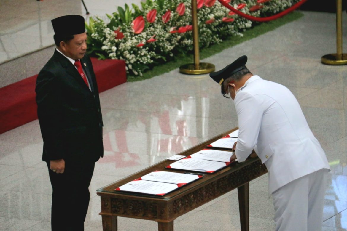 Dilantik Mendagri,  Cyfrianus Mambay Siap Percepat Pembangunan Yapen – Papuanesia.id Dilantik Mendagri,  Cyfrianus Mambay Siap Percepat Pembangunan Yapen - Cepos Online