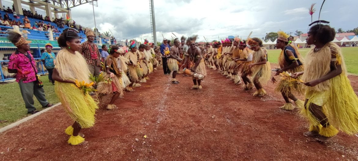 Kirab Budaya Warnai Pembukaan Kongres Masyarakat Adat di Papua – Kirab Budaya Warnai Pembukaan Kongres Masyarakat Adat di Papua - Cepos Online