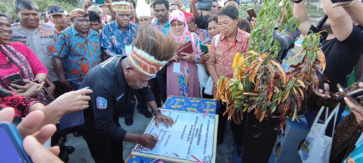 Monumen Sarasehan Lambang Persaudaraan Nusantara – Papuanesia.id Monumen Sarasehan Lambang Persaudaraan Nusantara - Cepos Online