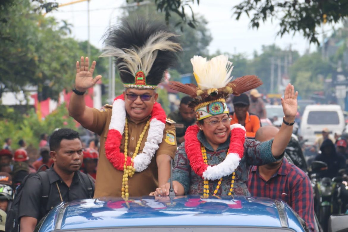 Tiba di Serui, Pj Bupati Yapen Disambut Ribuan Masyarakat - Cepos Online