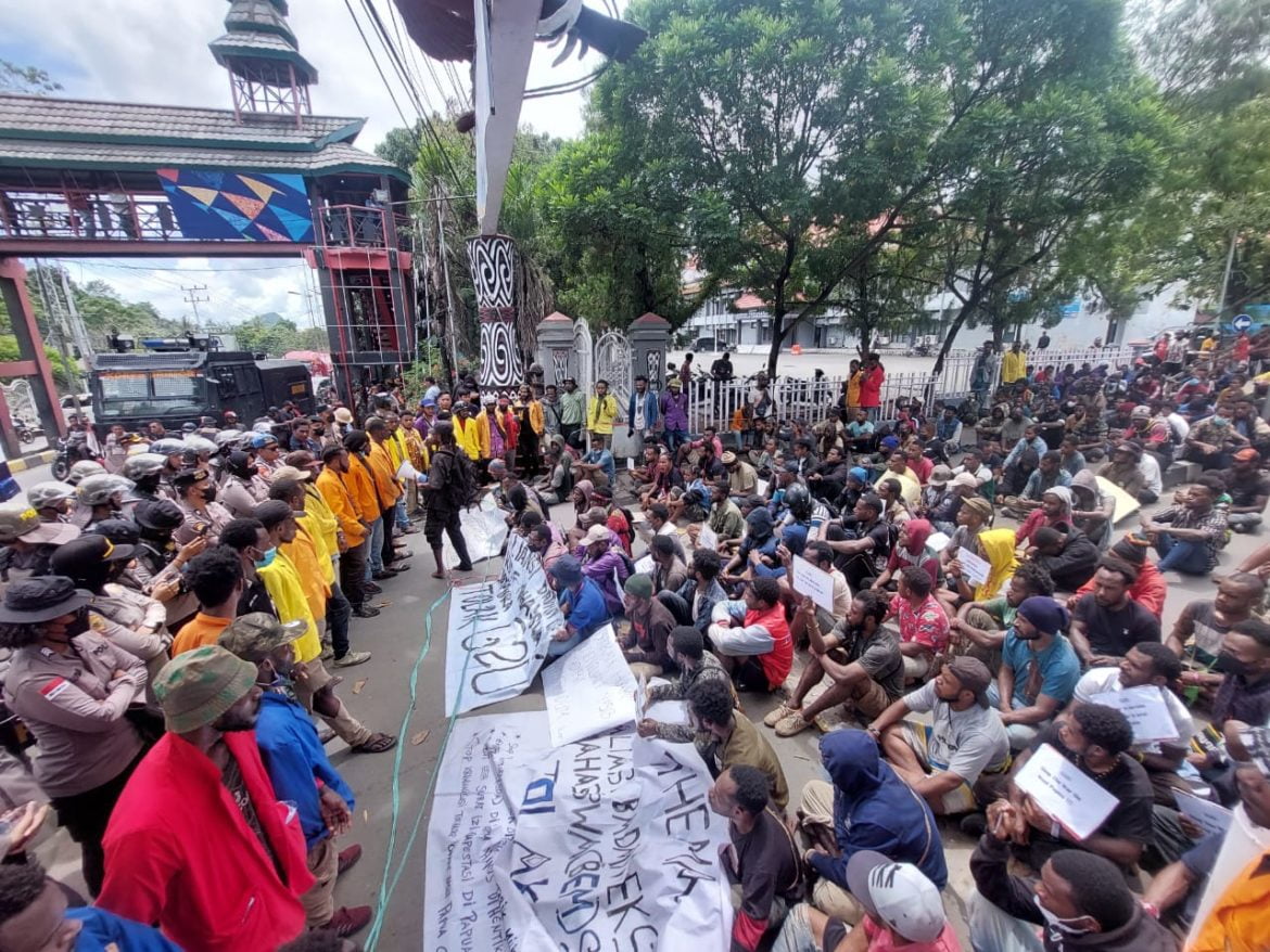 Gelar Demo, BEM dan MPM Tolak G20 – Papuanesia.id Gelar Demo, BEM dan MPM Tolak G20 - Cepos Online