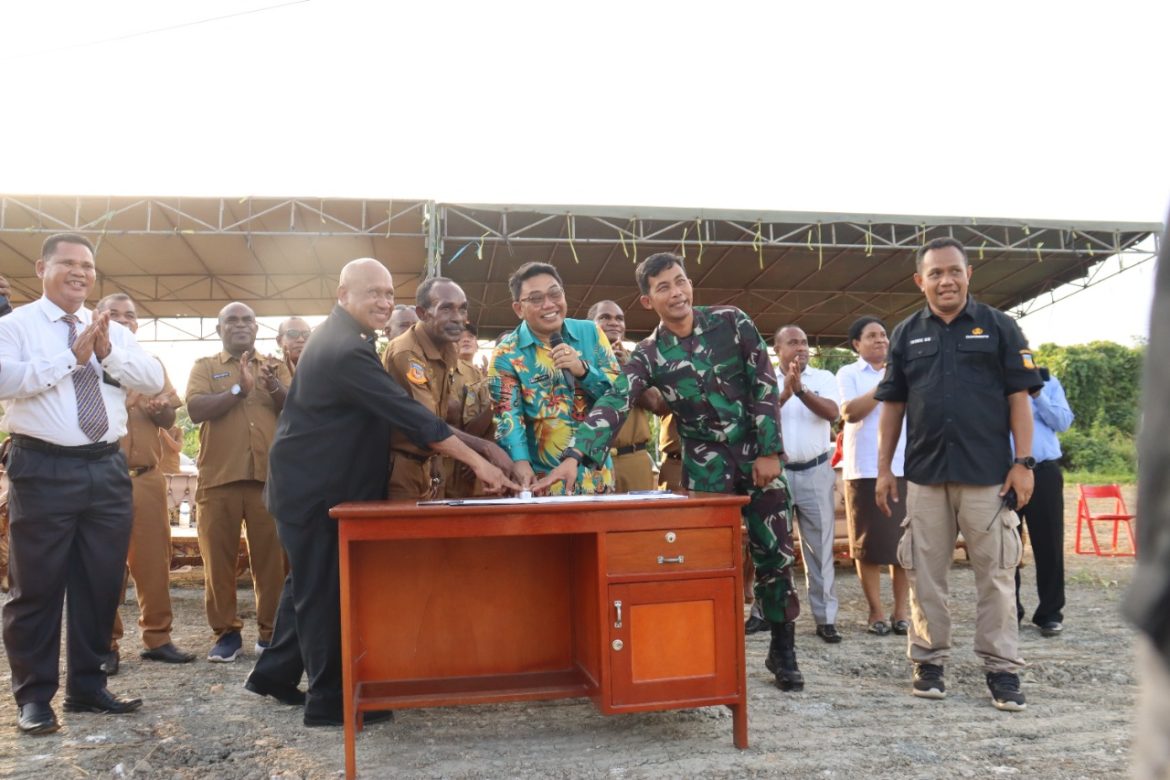 Pemprov Berikan Videotron dan CCTV, Bupati Sarmi: Harus Dijaga – Pemprov Berikan Videotron dan CCTV, Bupati Sarmi: Harus Dijaga - Cepos Online