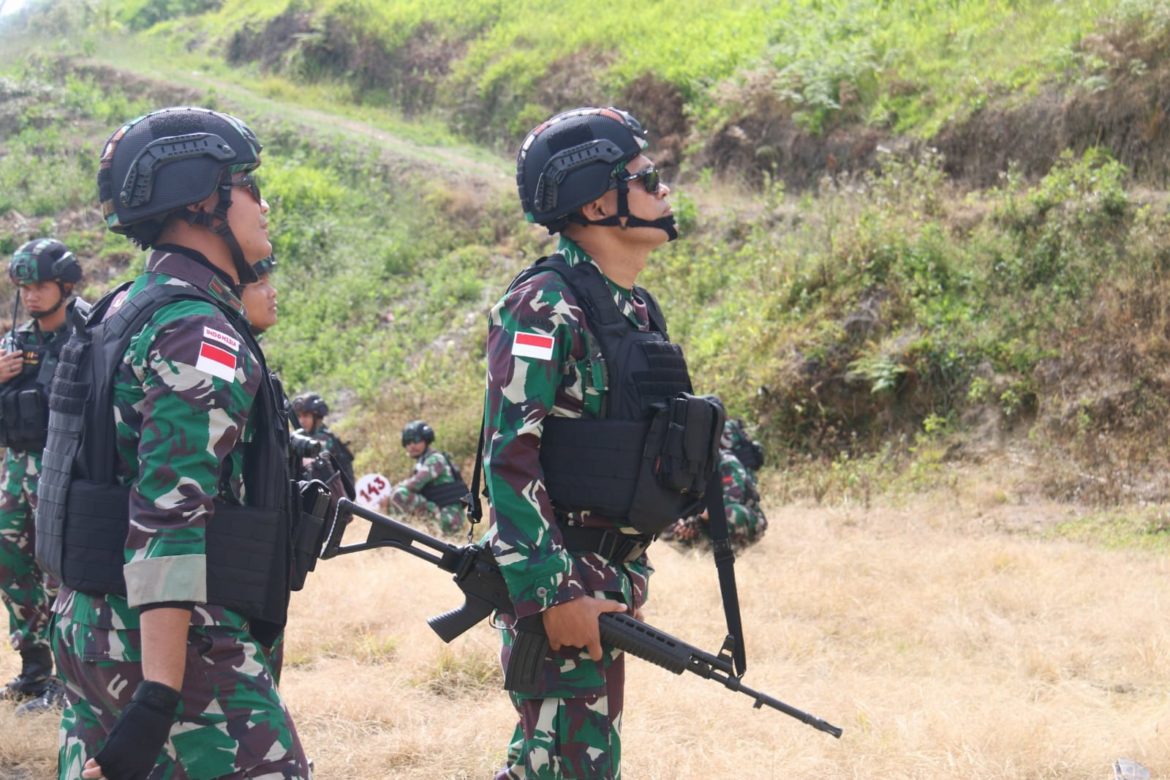 Rencanakan Kembalikan Masyarakat Kiwirok, Danrem Jo Sembiring Lakukan Patroli – Rencanakan Kembalikan Masyarakat Kiwirok, Danrem Jo Sembiring Lakukan Patroli - Cepos Online