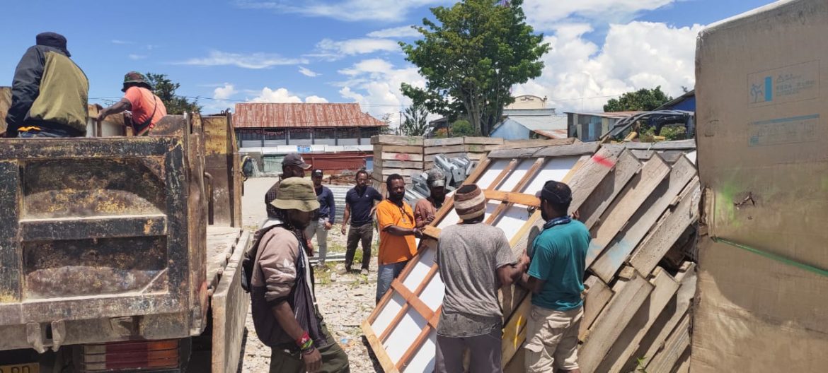 Tak Bayar Sisa Upah Kerja, 3 Solar Panel Milik Bakti Tak Bayar Sisa Upah Kerja, 3 Solar Panel Milik Bakti Disita - Cepos Online
