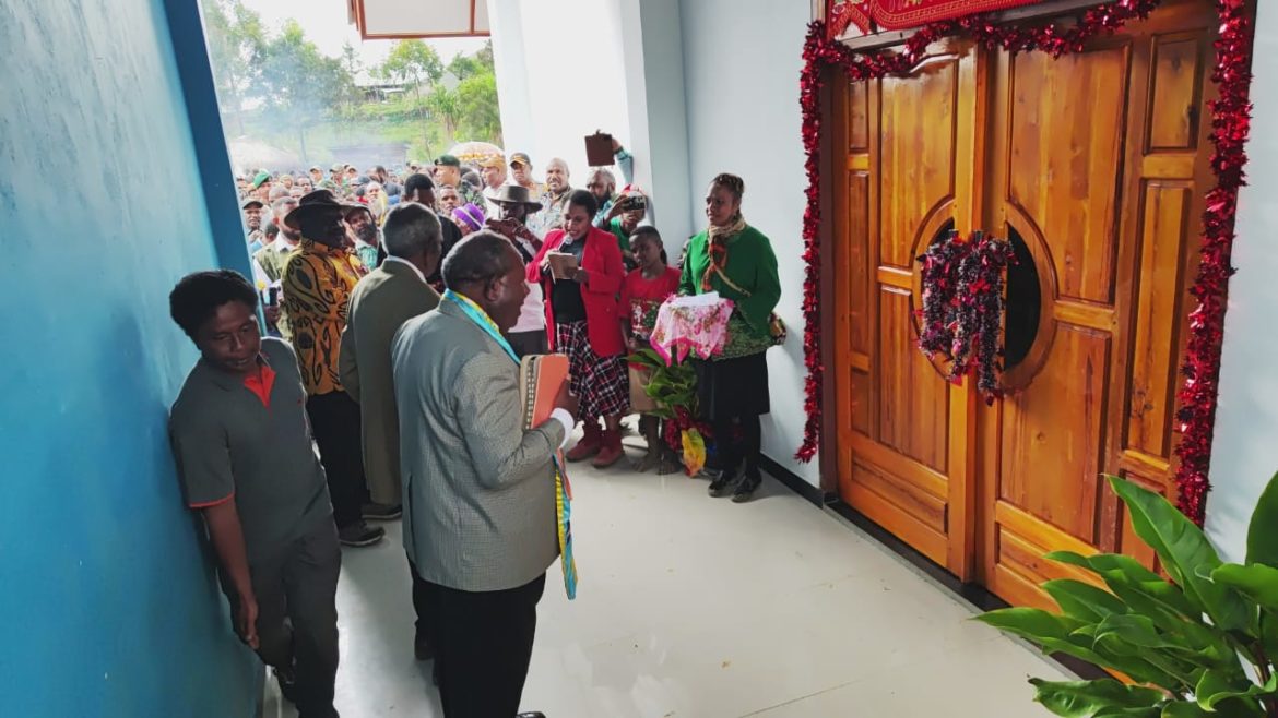 Gedung Gereja Baptis Jemaat Ngilo PGBP Distrik Malagai Diresmikan - Cepos Online