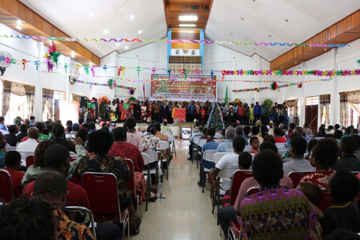 Pemkab Nduga Gelar Natal Gabungan Bersama TNI/Polri, DPRD Hingga Masyarakat - Cepos Online