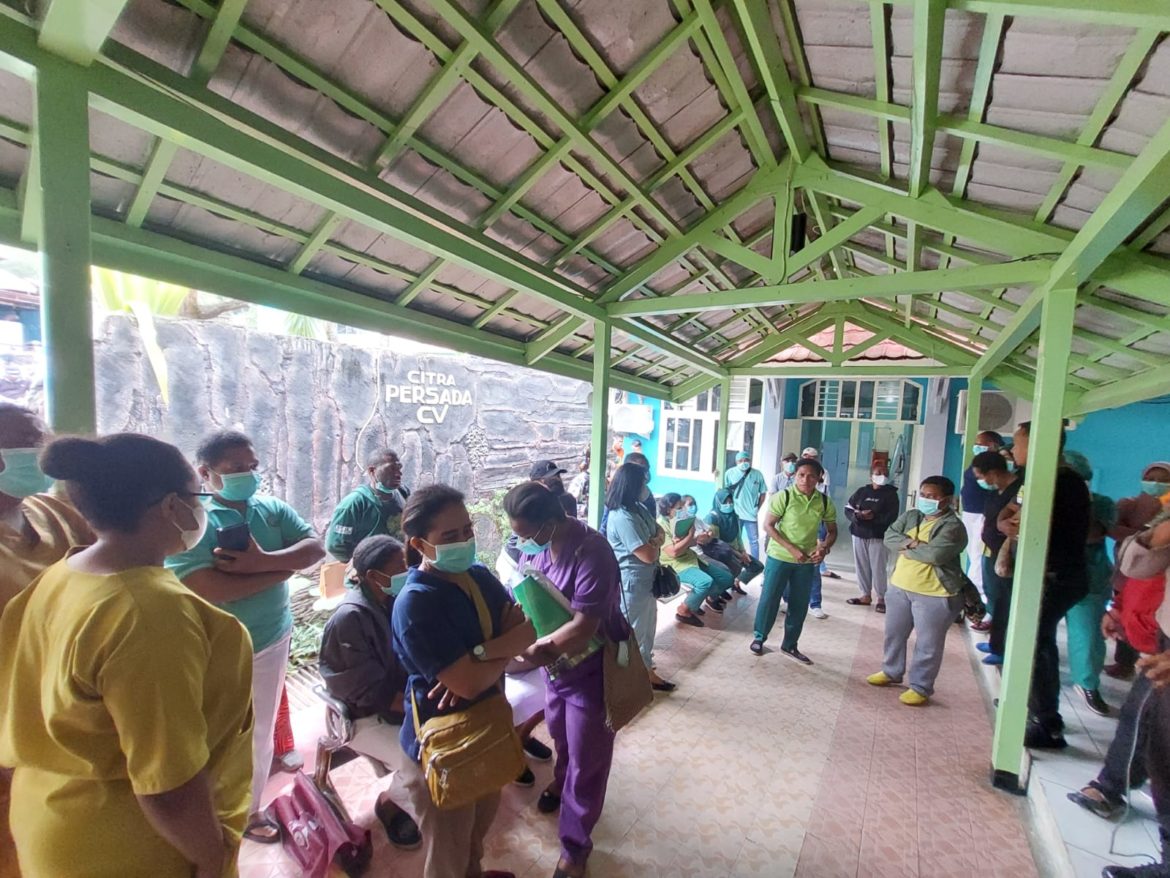 Puluhan Nakes RSUD Abepura Pertanyakan Pencairan Dana Insentif Covid-19 – Puluhan Nakes RSUD Abepura Pertanyakan Pencairan Dana Insentif Covid-19 - Cepos Online