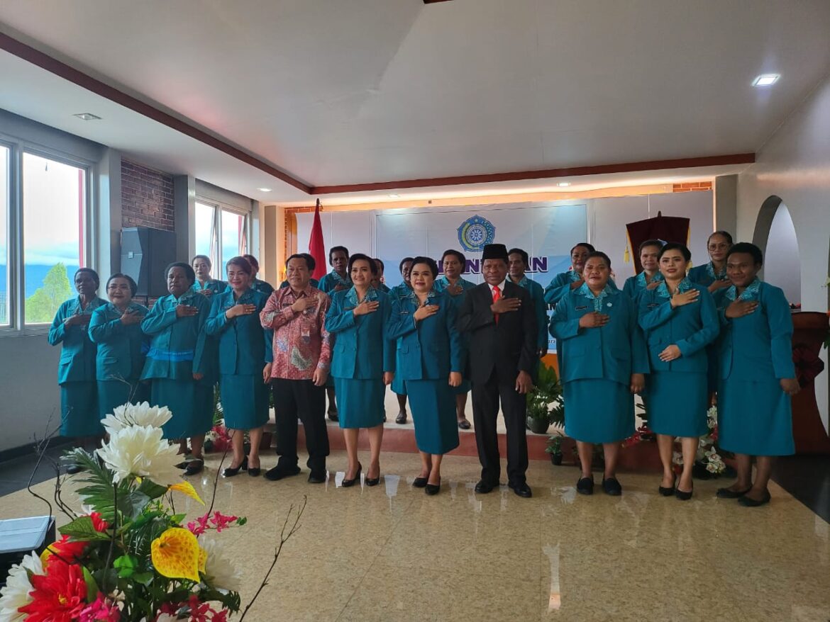 Foto bersama pj. Gubernur Papua Pegunungan usai pelantikan.