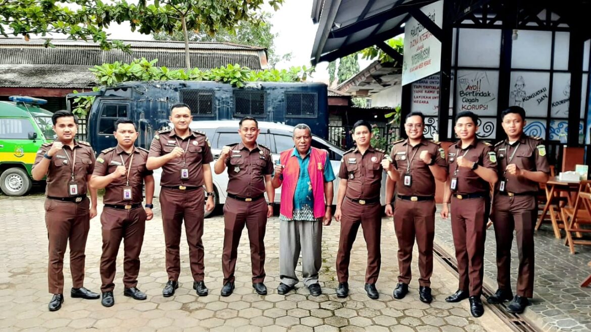 Mantan Kabid Dikdas Boven Dogoel Akhirnya Dieksekusi ke Penjara – Mantan Kabid Dikdas Boven Dogoel Akhirnya Dieksekusi ke Penjara - Cepos Online