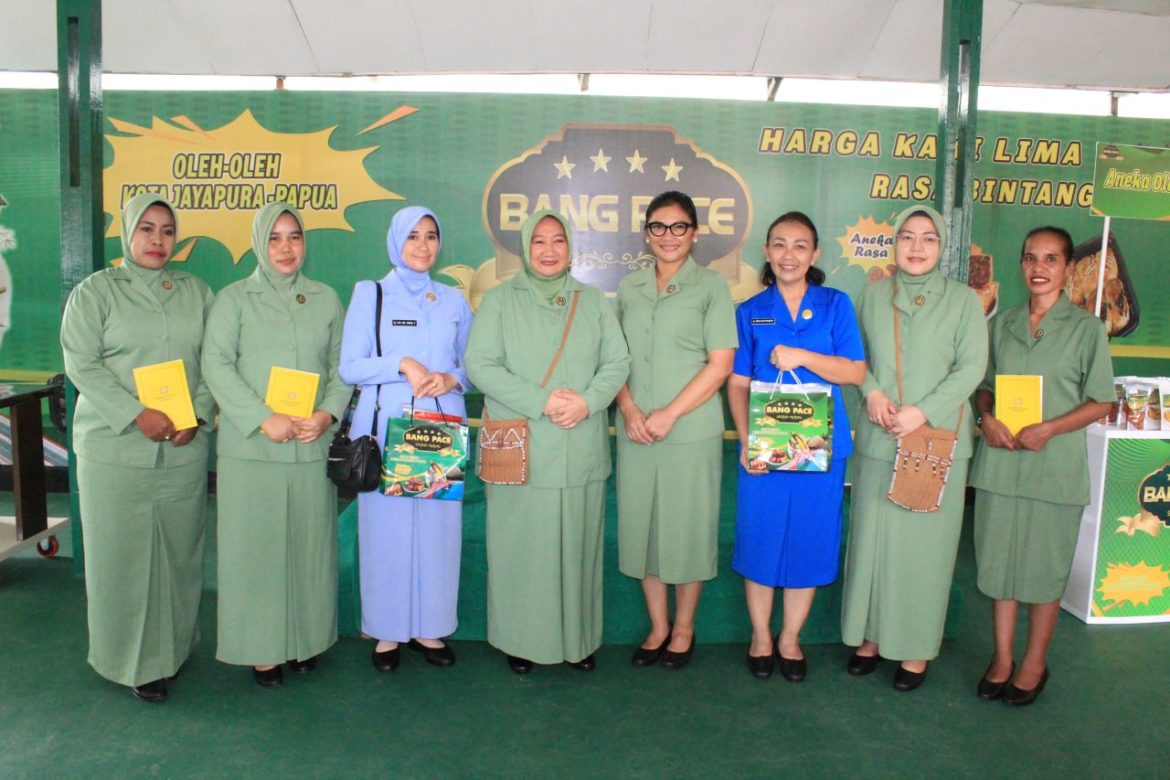 Ketua Persit Kodam Cenderawasih Harap UMKM Bang Pace Jadi Oleh-oleh Ketua Persit Kodam Cenderawasih Harap UMKM Bang Pace Jadi Oleh-oleh Andalan Papua - Cepos Online